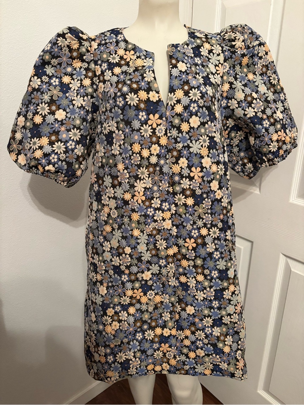 THML Floral Puff-Sleeve Shift Dress NWT M